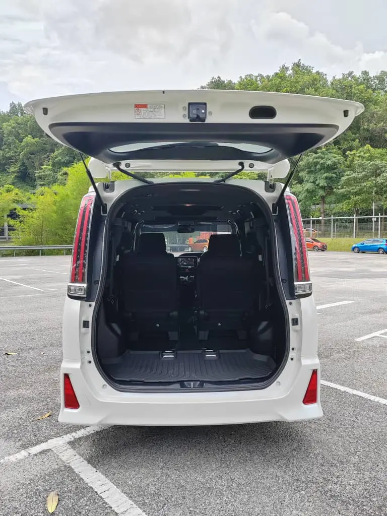 Toyota Voxy & Noah (Mini Vellfire) - Image 9