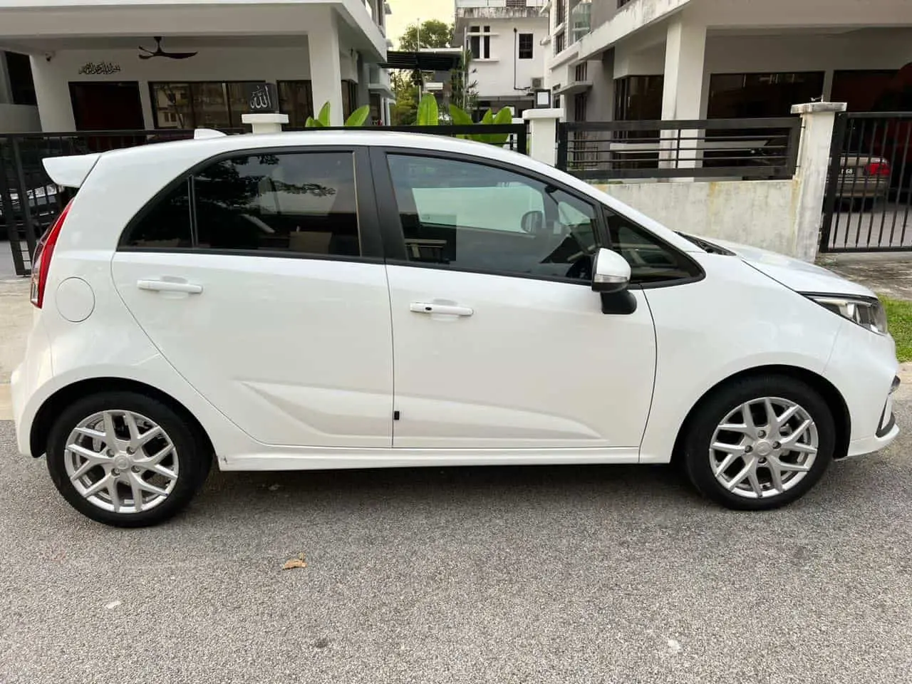 Proton Iriz Executive 1.6cc - Image 3