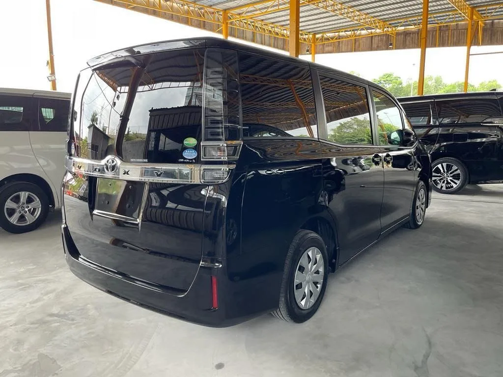 Toyota Voxy & Noah (Mini Vellfire) - Image 5