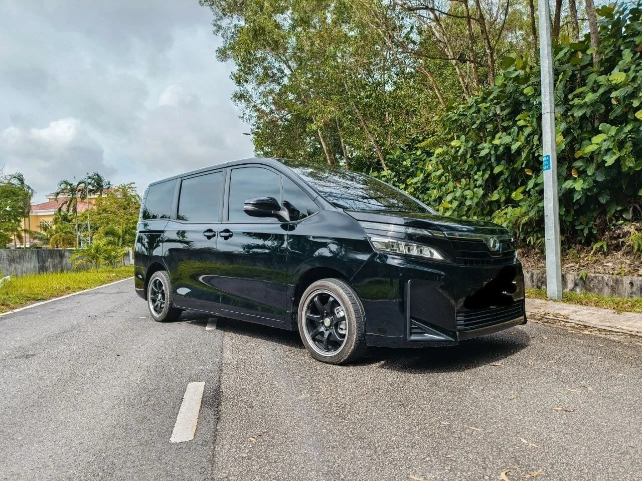 Toyota Voxy & Noah (Mini Vellfire) - Image 10