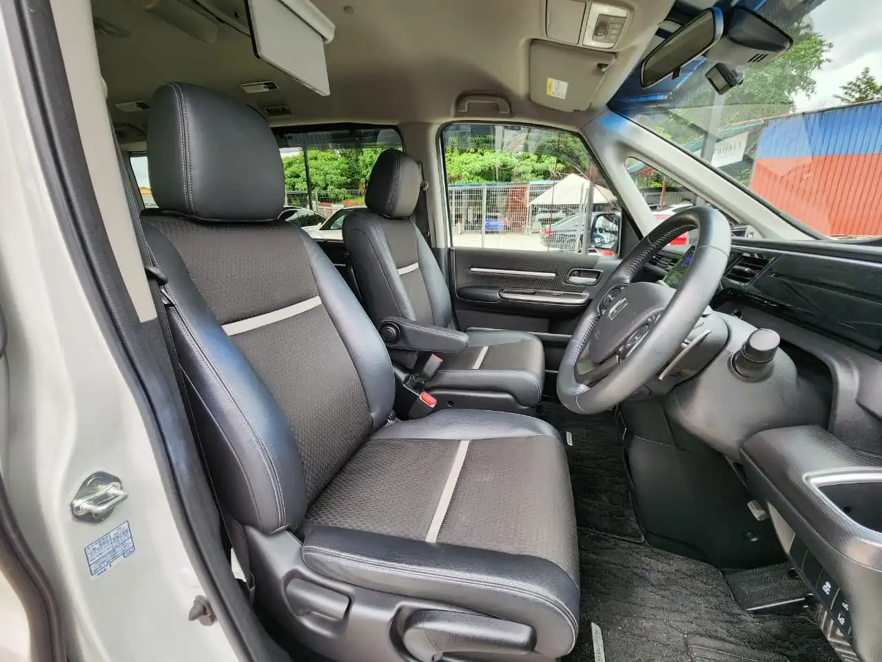 Honda Stepwagon - Image 10