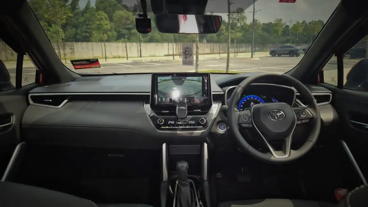 Toyota Corolla Cross Hybrid - Image 12