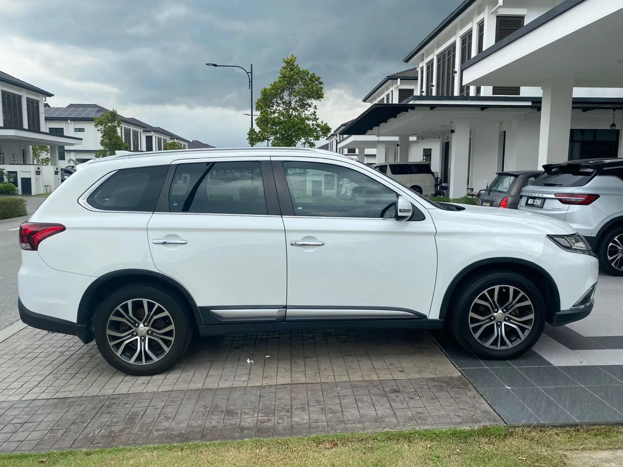 Mitsubishi Outlander - Image 10